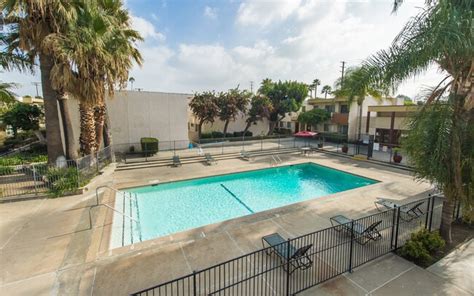 las palmas apartments covina|Las Palmas Apartments .